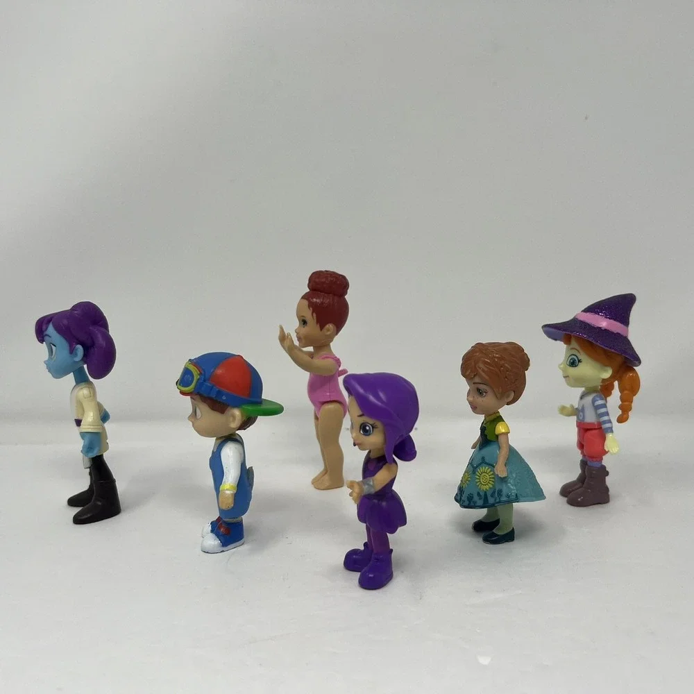 Mixed Lot of 6 Kids Toys/figures  Kelly Mattel, ana, tom-tom coco melon and etc.
